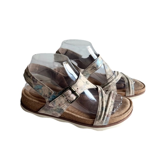 New Clarks Crean Green Pink Textile Rubber Outsole Sandals size 7.5 - Picture 1 of 13